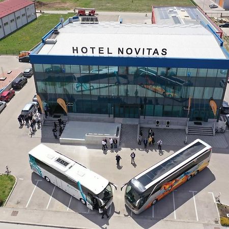 Hotel Novitas ليفنو المظهر الخارجي الصورة