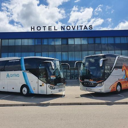 Hotel Novitas ليفنو المظهر الخارجي الصورة