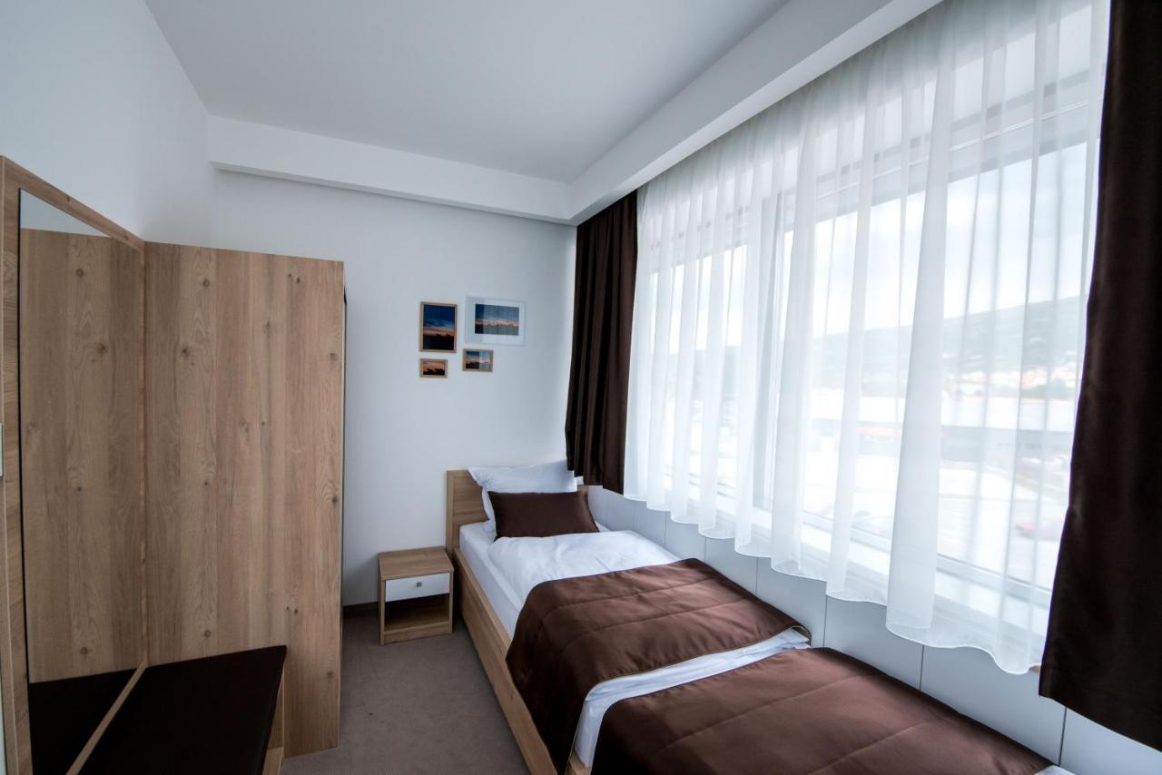 Hotel Novitas ليفنو المظهر الخارجي الصورة