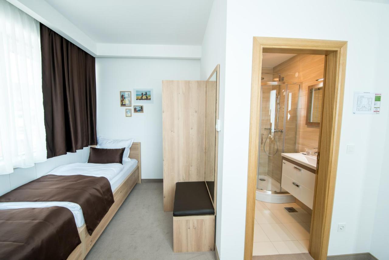 Hotel Novitas ليفنو المظهر الخارجي الصورة