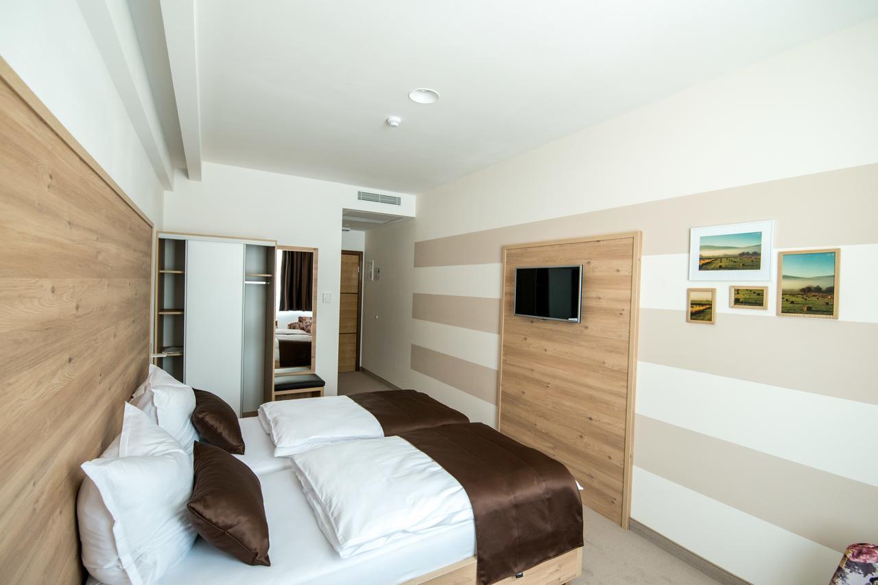 Hotel Novitas ليفنو المظهر الخارجي الصورة