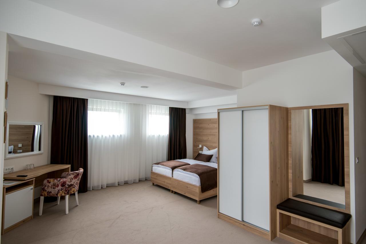 Hotel Novitas ليفنو المظهر الخارجي الصورة